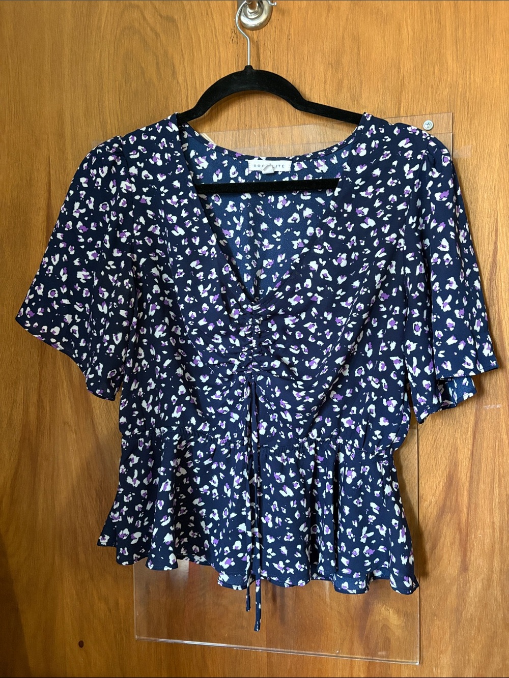 Socialite Nordstrom Navy Leopard Print V‑Neck Short Sleeve Blouse